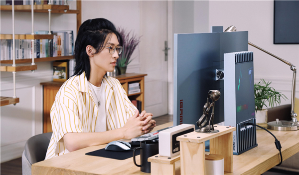 人生就是博：开学季热门新装备：七彩虹一体机唤醒桌面极简美学！(图3)