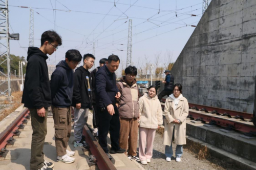 华东交通大学智铜道合团队：超声赋能机车电缆清洗新方案(图6)