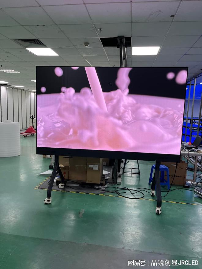 尊龙凯时网站：价格适中超微小间距P18全彩LED显示屏广泛应用于COB会议一体机