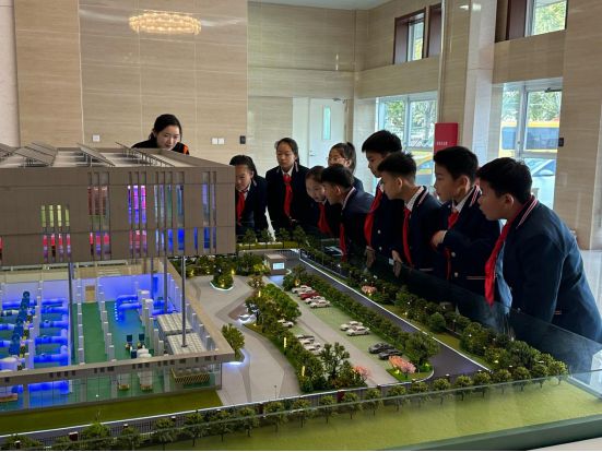 济南历下区智远小学红领巾寻访团队走进济南热力集团和礼分公司(图2)