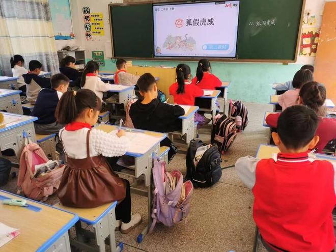 人生就是博：点赞!惠安一企业向龙渊小学捐赠教学一体机价值12万元(图2)
