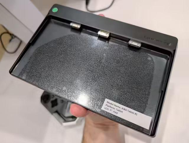 人生就是博：【硬件资讯】CES2025拾遗！Intel还展示了什么？模块化PC？裸眼3D掌机？首款18A芯片？一起来看一下吧！！(图2)