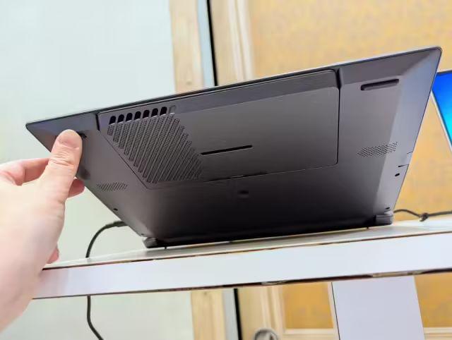 人生就是博：【硬件资讯】CES2025拾遗！Intel还展示了什么？模块化PC？裸眼3D掌机？首款18A芯片？一起来看一下吧！！(图5)