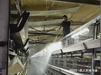 尊龙凯时网站：全方位：智能笼具清洗机器人与人工清洗的大比拼(图3)