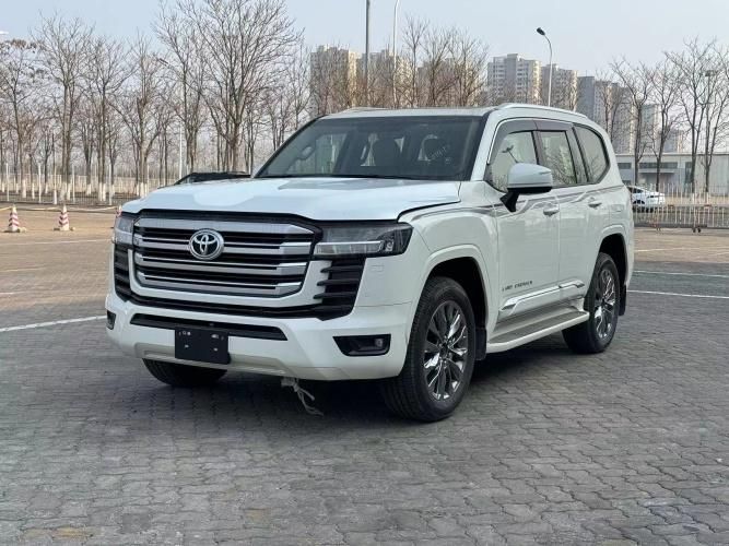 z6尊龙·凯时：2024款丰田酷路泽LC300陆地巡洋舰35TGXR最新价格配置简介(图2)