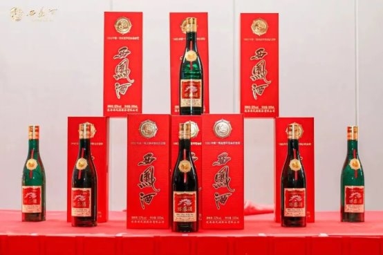 安达智能：公司产品可广泛运用于消费电子、汽车电子、新能源、半导体等领域(图4)