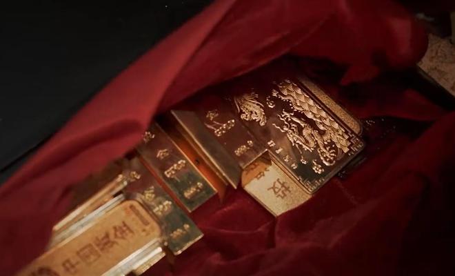 尊龙凯时网站：以法之名：80万金条都“砸”不垮谢鸿飞张放撤回指导组另有深意(图2)