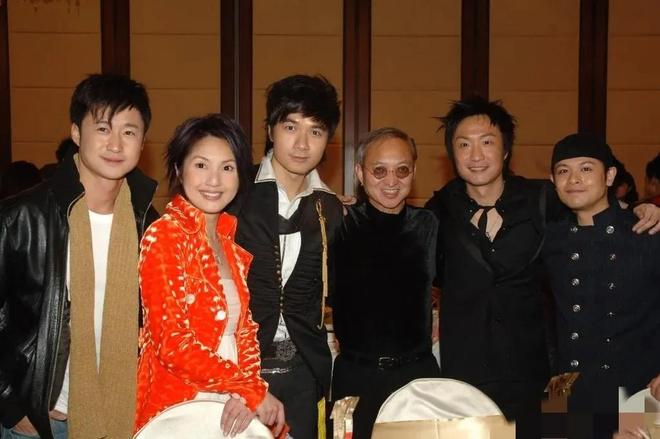 z6尊龙·凯时：郑中基又离婚了网友：长得丑玩的花和阿Sa离婚就是被发现出轨(图4)