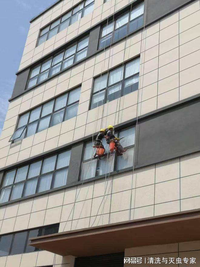 惠州工业园高空幕墙清洗怎么洗(图1)