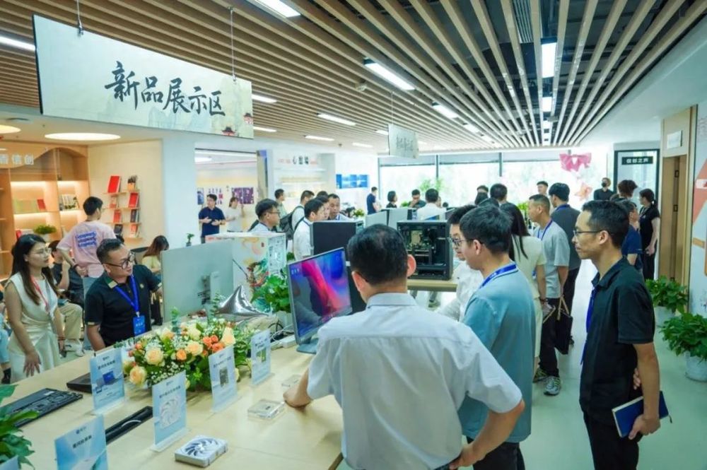 “木兰造”AIPC新品发布！(图1)