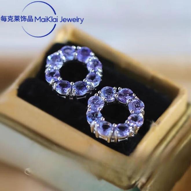 流光溢彩的坦桑石：藏在宝石里的星辰大海(图1)