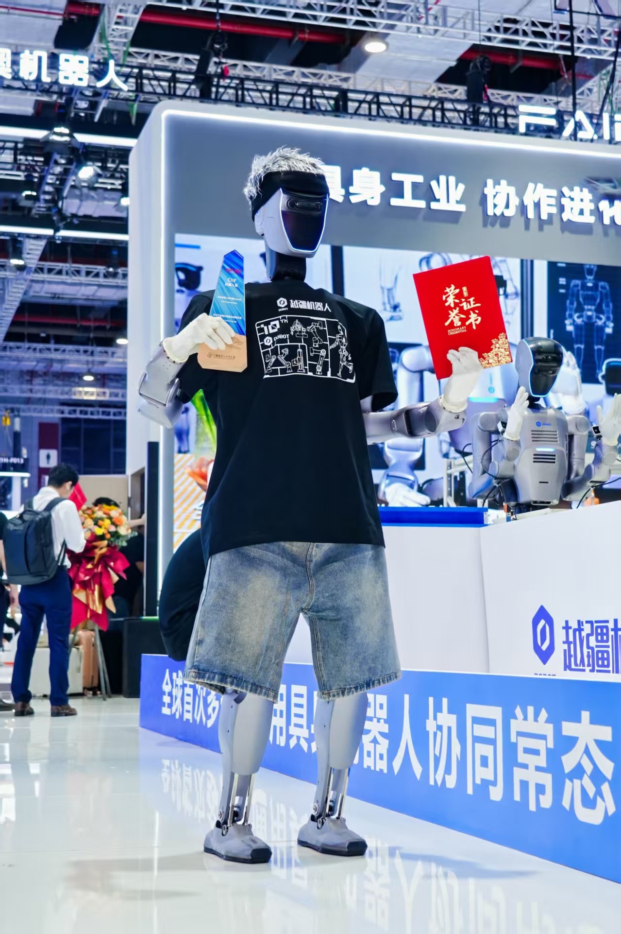 尊龙凯时网站：全球首个多形态具身智能机器人平台来了！越疆率先打开具身工业时代大门(图7)