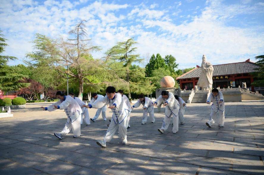 青年走进乡村：一场跨越田野与课堂的“双向奔赴”